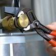 Высокотехнологичные сантехнические клещи Cobra Knipex 87 02 180. Фото-4